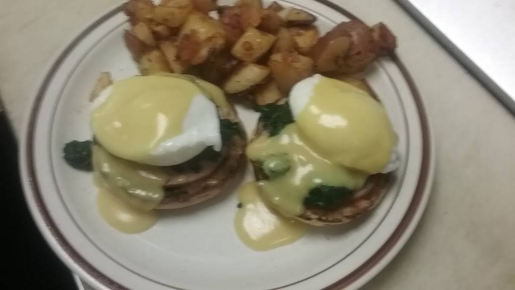 Bourque Restaurant | restaurant | 194 Main St, Norfolk, MA 02056, USA | 5085286912 OR +1 508-528-6912