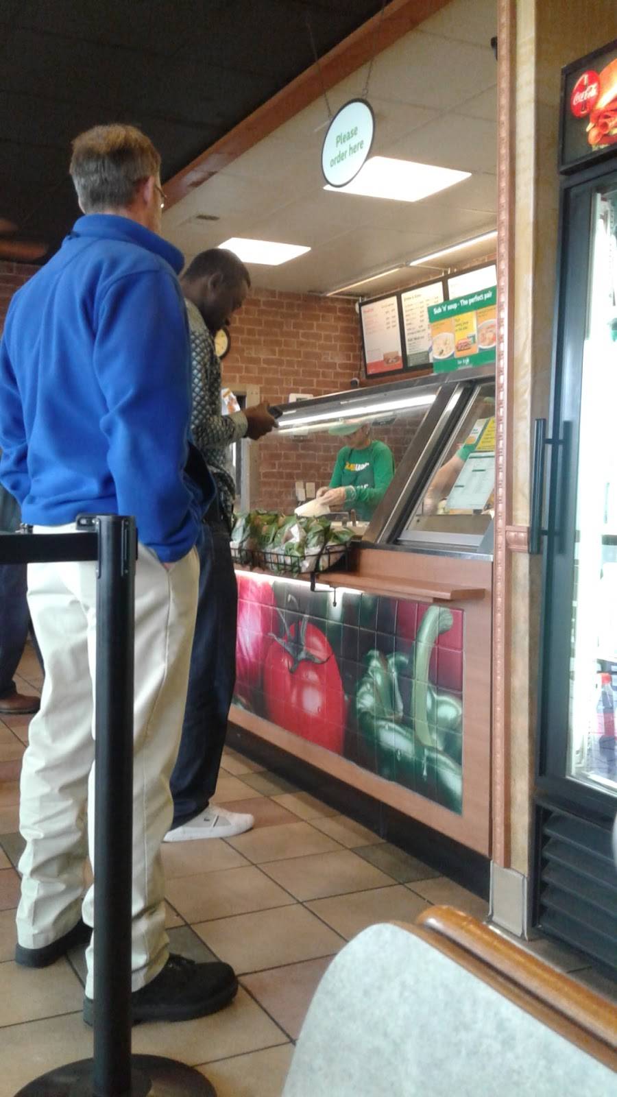 Subway | restaurant | 2953 S 3rd St, Memphis, TN 38109, USA | 9013452132 OR +1 901-345-2132