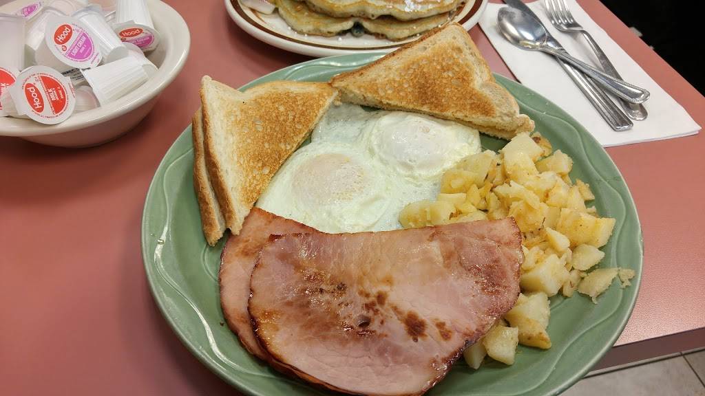 Donnas Restaurant | restaurant | 980 Saratoga St, East Boston, MA 02128, USA | 6175689314 OR +1 617-568-9314