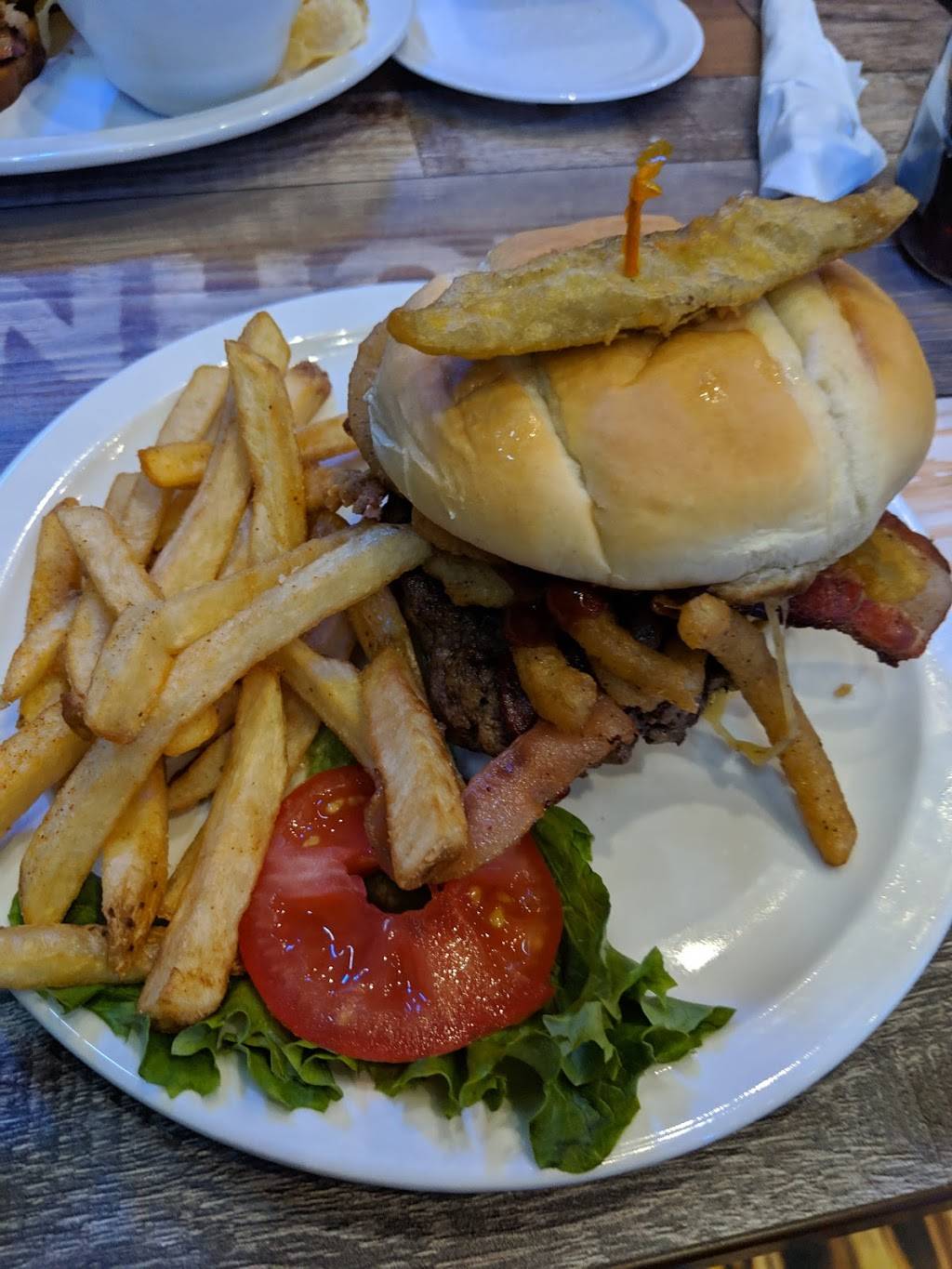 The Whiskey Barrel | restaurant | 325 E Main St, Galesburg, IL 61401, USA | 3092974531 OR +1 309-297-4531