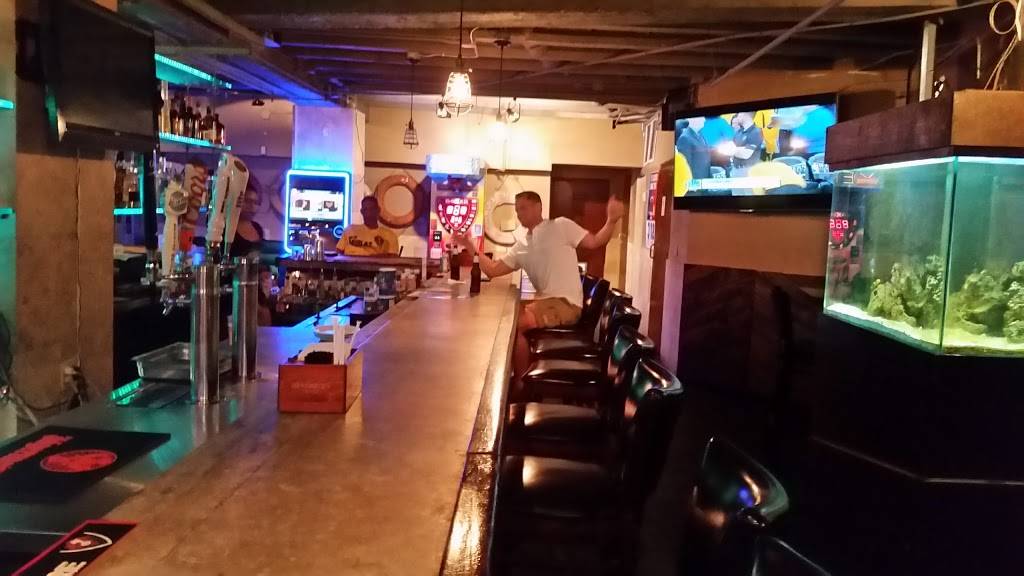 Beaches Bar And Grill | restaurant | 4299 Collins Ave, Miami Beach, FL 33140, USA | 3056721910 OR +1 305-672-1910