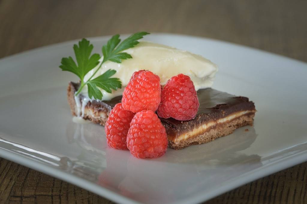 Horloge cassée | restaurant | 1296 QC-243, Melbourne, QC J0B 2B0, Canada | 8196440311 OR +1 819-644-0311