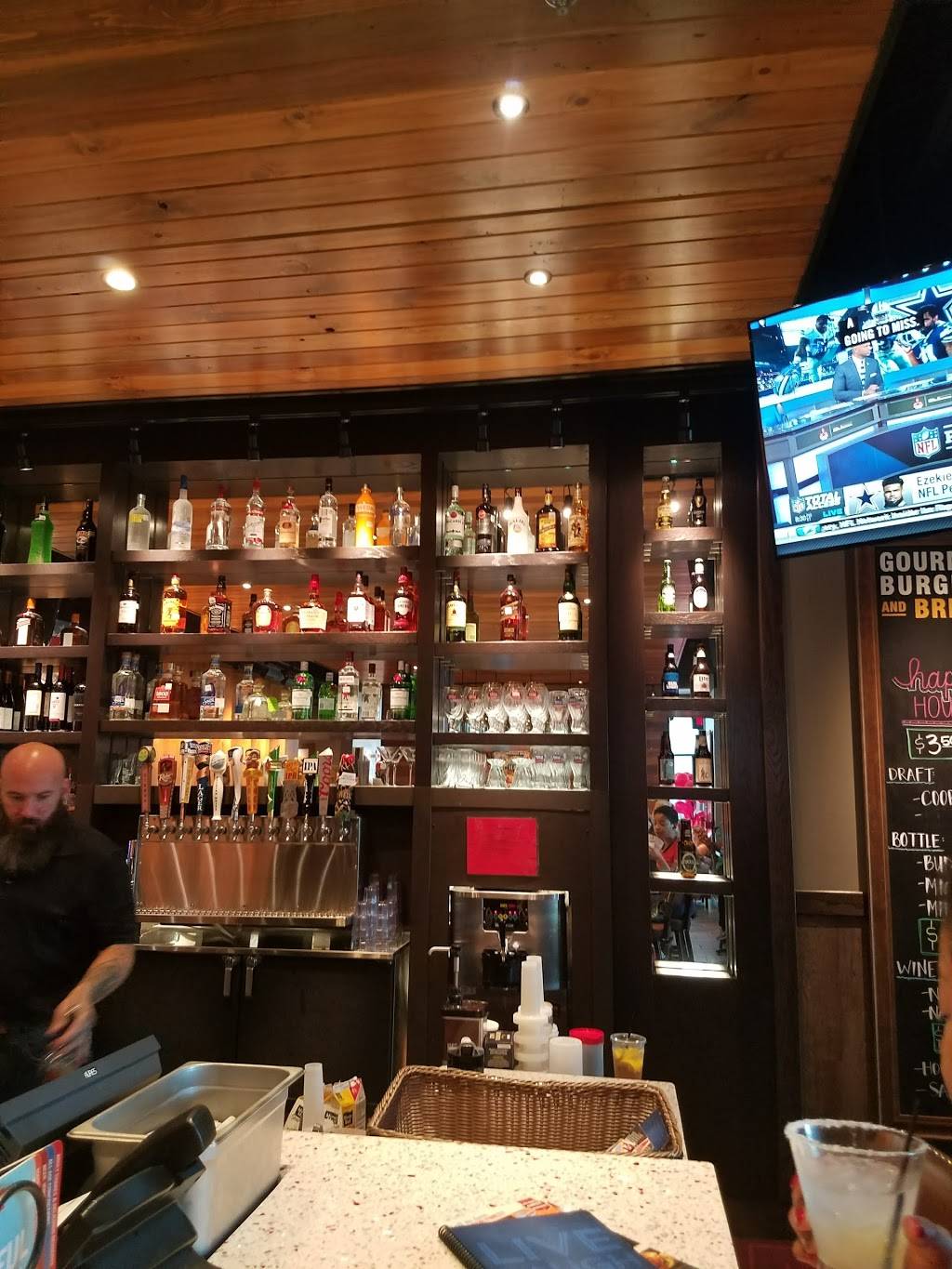 Red Robin Gourmet Burgers and Brews | restaurant | 2501 Presidio Vista Dr, Fort Worth, TX 76177, USA | 6822006014 OR +1 682-200-6014