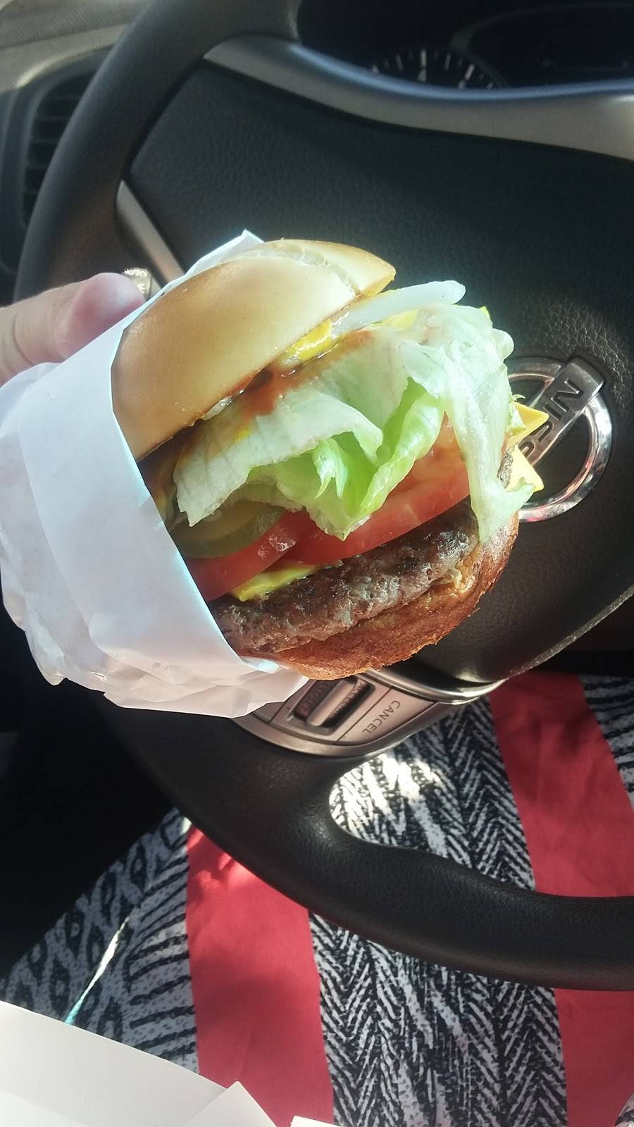 Jack in the Box | restaurant | 404 W Illinois Ave, Dallas, TX 75224, USA | 2149465019 OR +1 214-946-5019