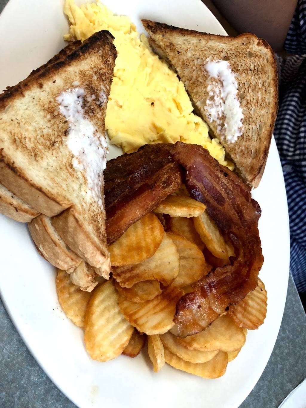 Kristins Restaurant | restaurant | 349 Washington St, Braintree, MA 02184, USA | 7818432022 OR +1 781-843-2022