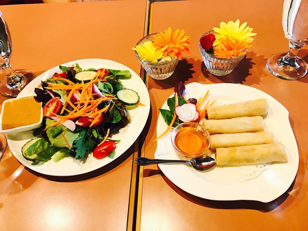 White Coconut Thai Restaurant | restaurant | 211 Middlesex Turnpike, Burlington, MA 01803, USA | 7813651436 OR +1 781-365-1436