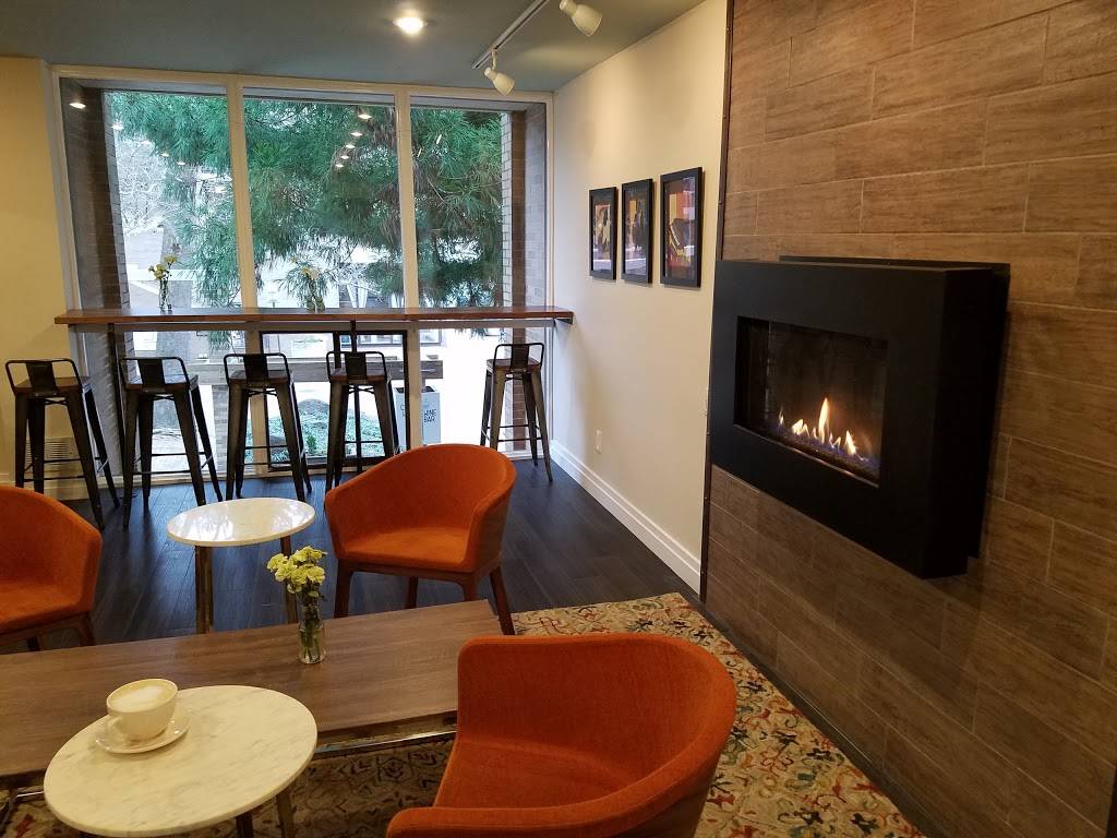 Lake Anne Coffee House & Wine Bar | restaurant | 1612 Washington Plaza N, Reston, VA 20190, USA | 7034819766 OR +1 703-481-9766