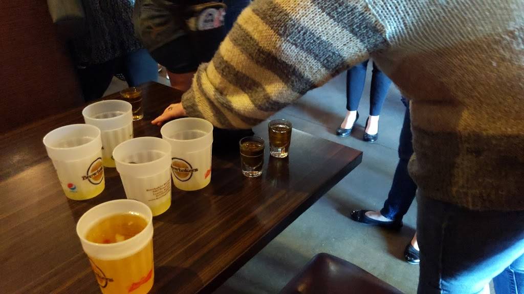 Brewbakers Bar & Grill | restaurant | 9482 Renner Blvd, Lenexa, KS 66219, USA | 9133222739 OR +1 913-322-2739