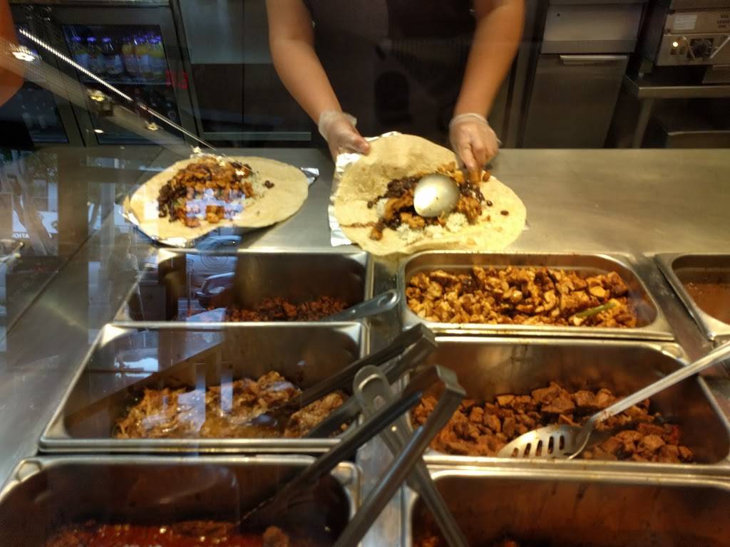 Chipotle Mexican Grill | restaurant | 11690 San Vicente Blvd, Los Angeles, CA 90049, USA | 4246524336 OR +1 424-652-4336