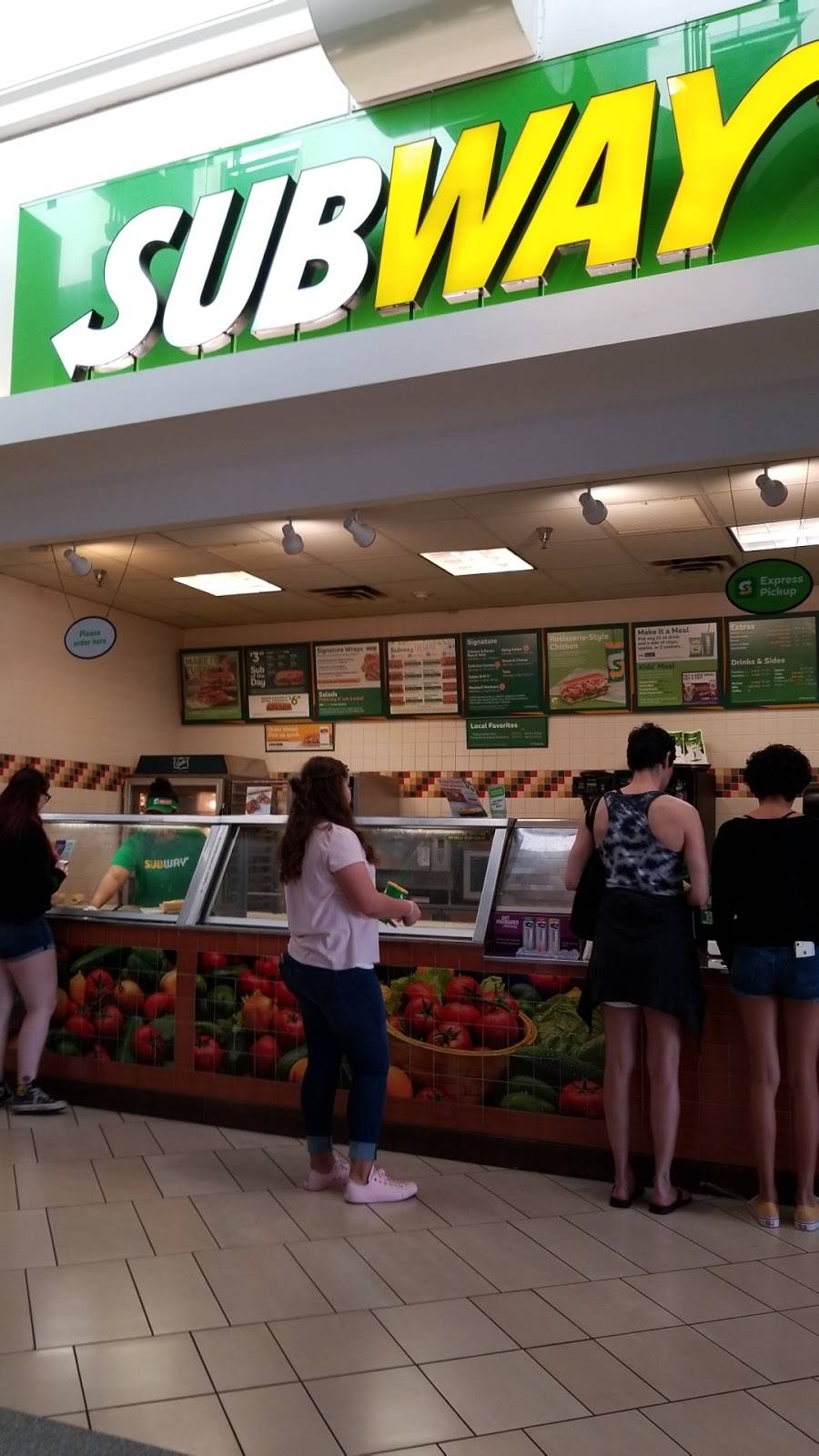 Subway Restaurants | restaurant | 7700 W Arrowhead Towne Center #2070, Glendale, AZ 85308, USA | 6234128082 OR +1 623-412-8082