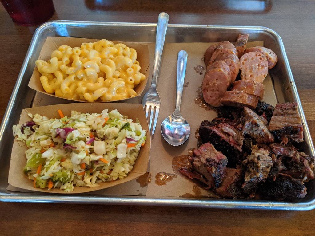Jousting Pigs BBQ | restaurant | 110 E Kansas St, Liberty, MO 64068, USA | 8167027555 OR +1 816-702-7555