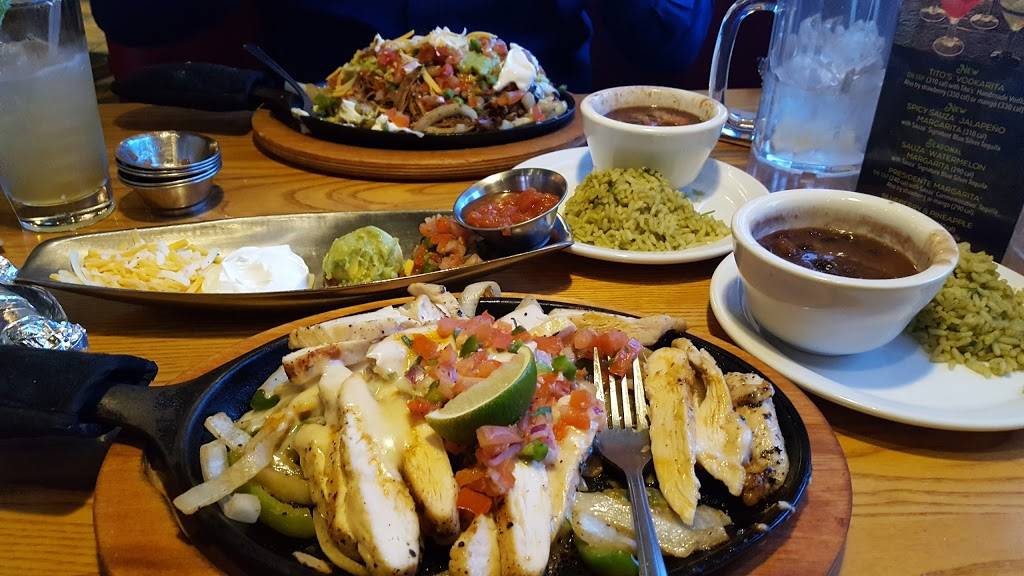 Chilis Grill & Bar | restaurant | 5443 Gosford Rd, Bakersfield, CA 93313, USA | 6616634083 OR +1 661-663-4083