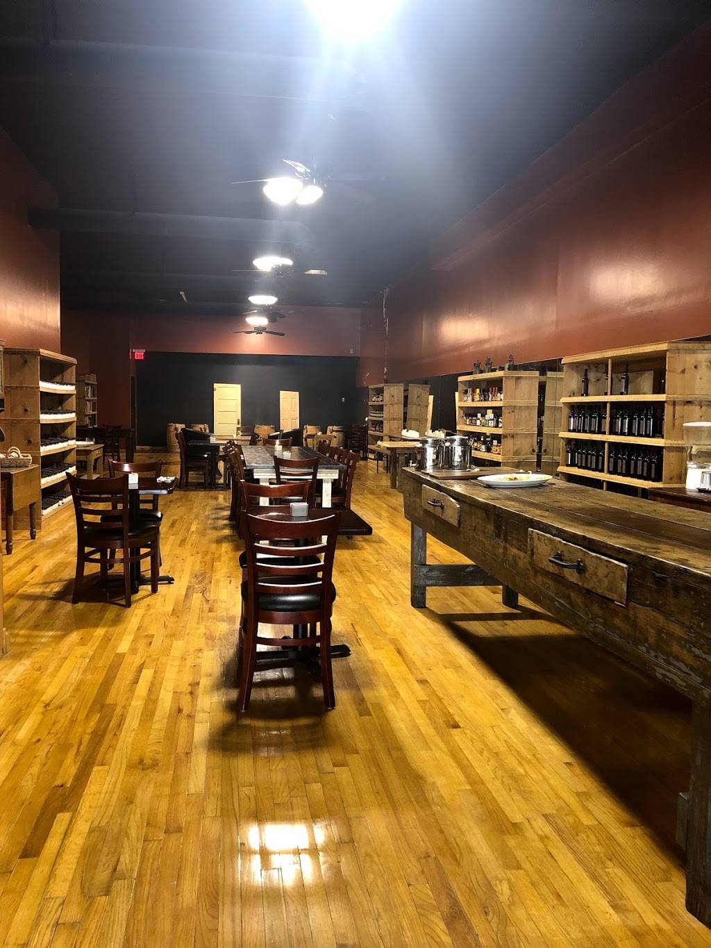 Chefs Table | restaurant | 815 Main St, Winfield, KS 67156, USA | 2134004559 OR +1 213-400-4559