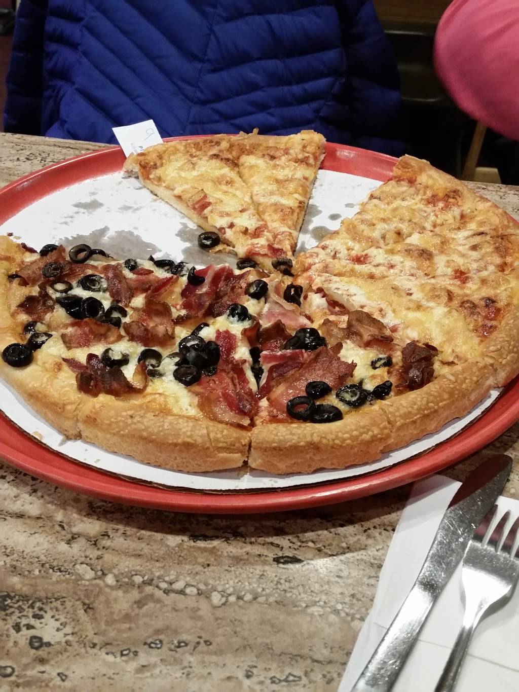 Pizzarama Drive-In | restaurant | 625 Broad St, New London, CT 06320, USA | 8604421738 OR +1 860-442-1738