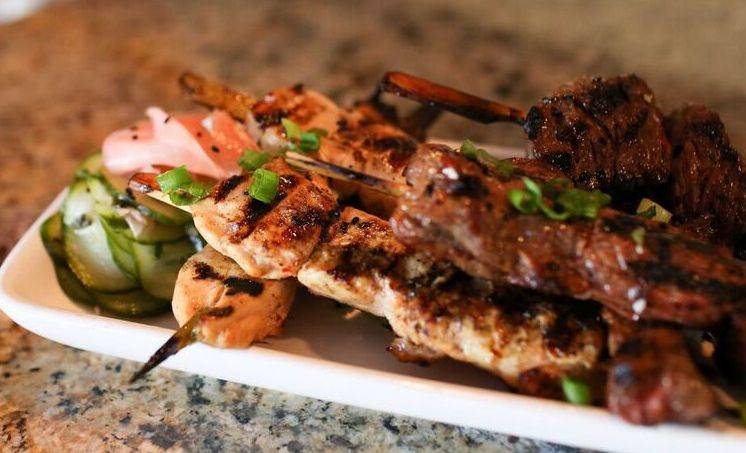 Hurricanes Bar & Grill | restaurant | 200 Main St #201, Huntington Beach, CA 92648, USA | 7143740500 OR +1 714-374-0500