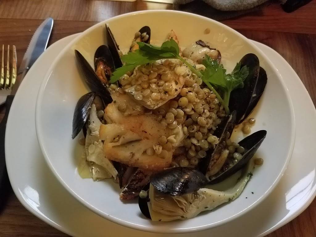 Crown | restaurant | 106 Bedford Ave, Bellmore, NY 11710, USA | 5169001560 OR +1 516-900-1560