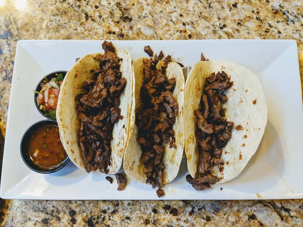 La Hacienda Mexican Restaurant | restaurant | 5905 W Kellogg Dr, Wichita, KS 67209, USA | 3164258711 OR +1 316-425-8711