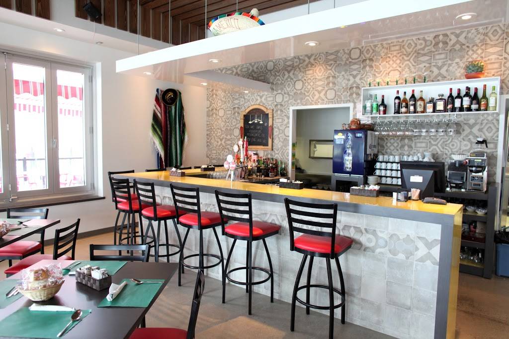 Restaurant Citron Vert | restaurant | 5460 Rue Papineau, Lac-Mégantic, QC G6B 0E1, Canada | 8195831778 OR +1 819-583-1778