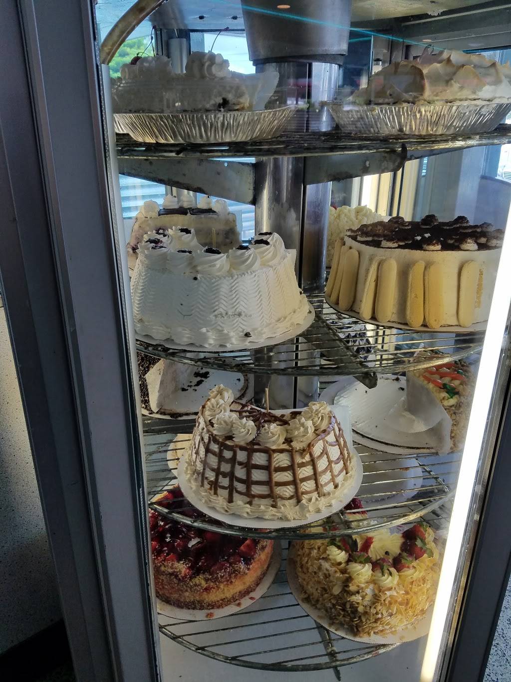 Lesters Diner | restaurant | 250 FL-84, Fort Lauderdale, FL 33315, USA | 9545255641 OR +1 954-525-5641