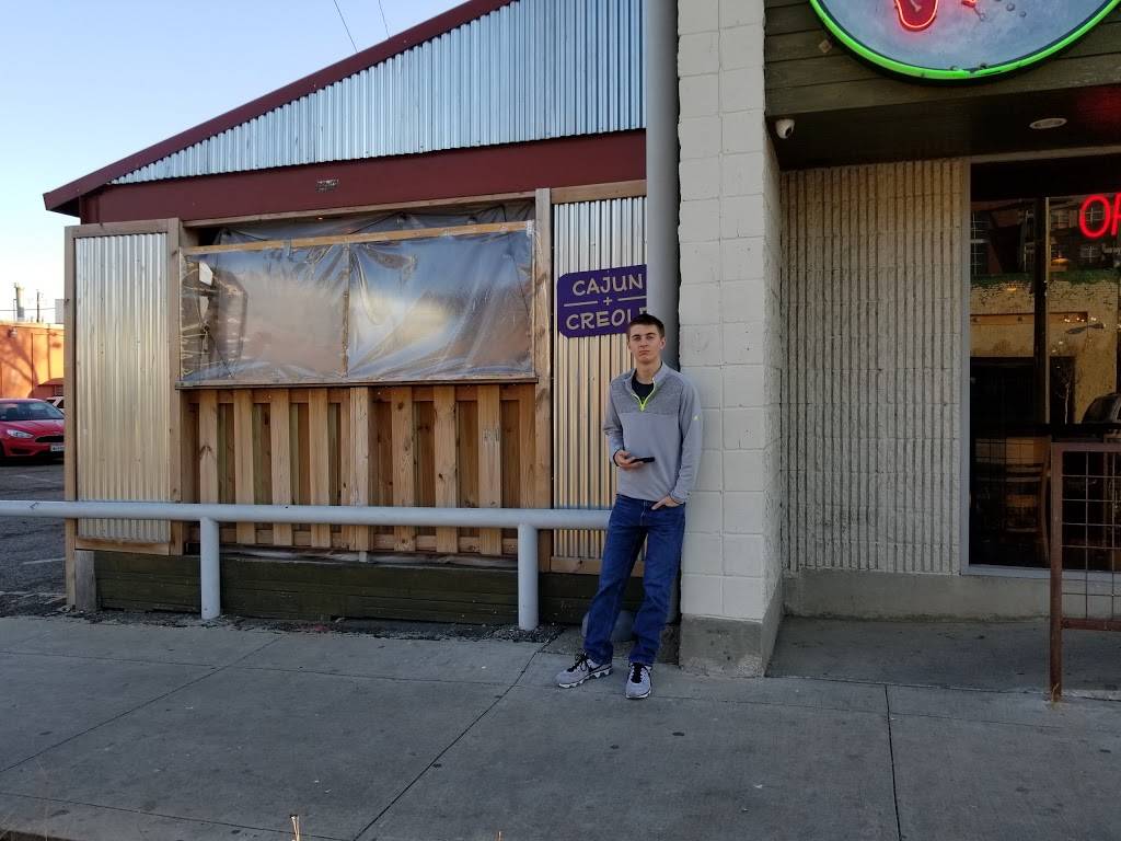 Bucky Moonshines | restaurant | 2912 Elm St, Dallas, TX 75226, USA | 2147486901 OR +1 214-748-6901