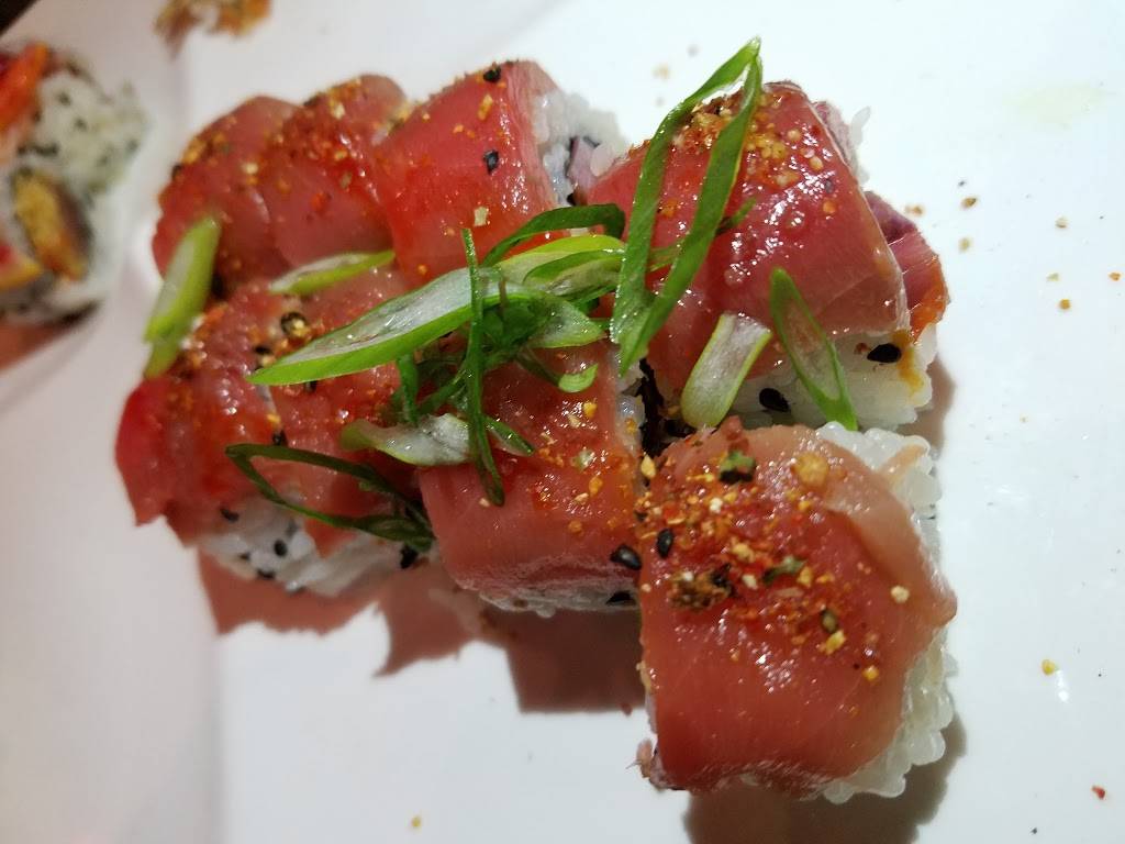 Sushi Pop Restaurant | restaurant | 310 W Mitchell Hammock Rd, Oviedo, FL 32765, USA | 4075425975 OR +1 407-542-5975