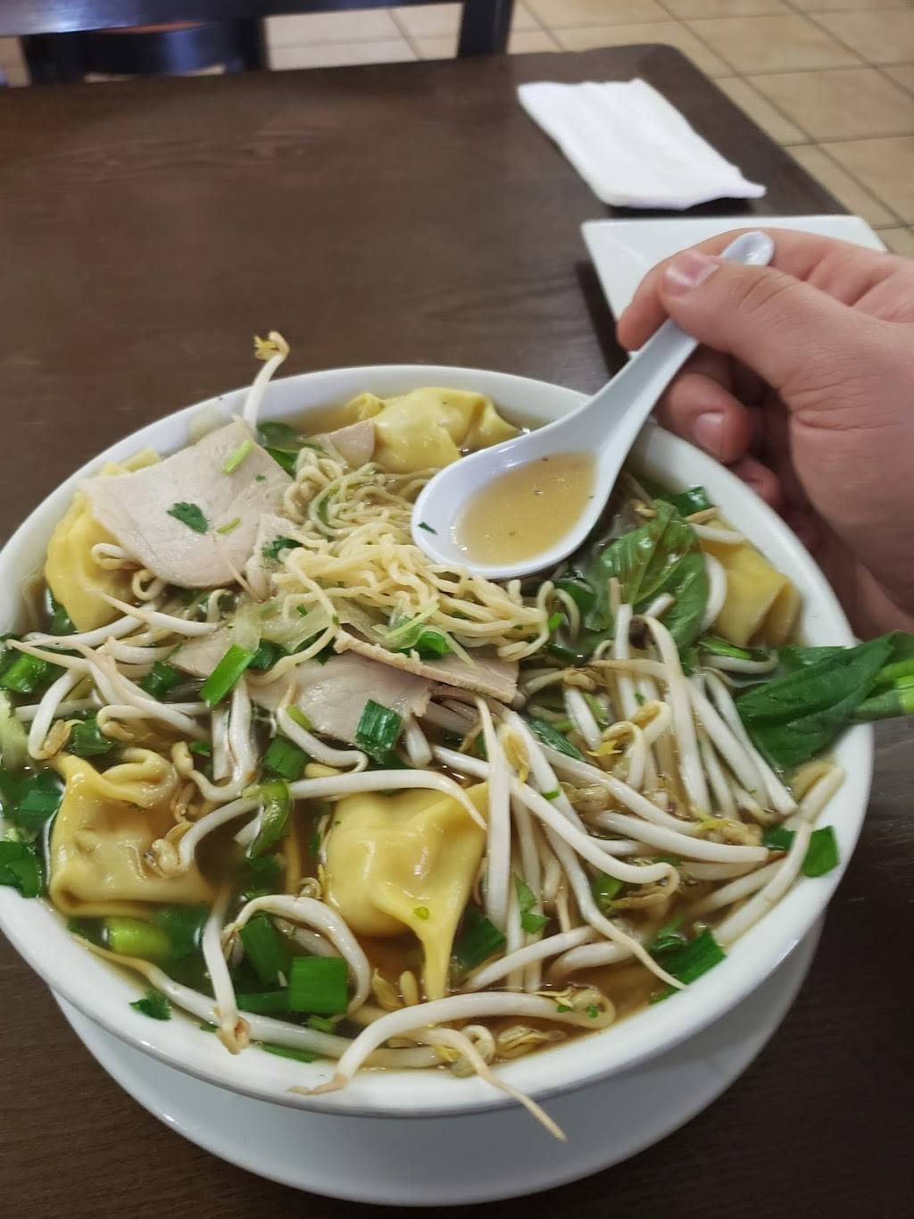 Phở House | restaurant | 1816 State Hill Rd, Wyomissing, PA 19610, USA | 6103733979 OR +1 610-373-3979