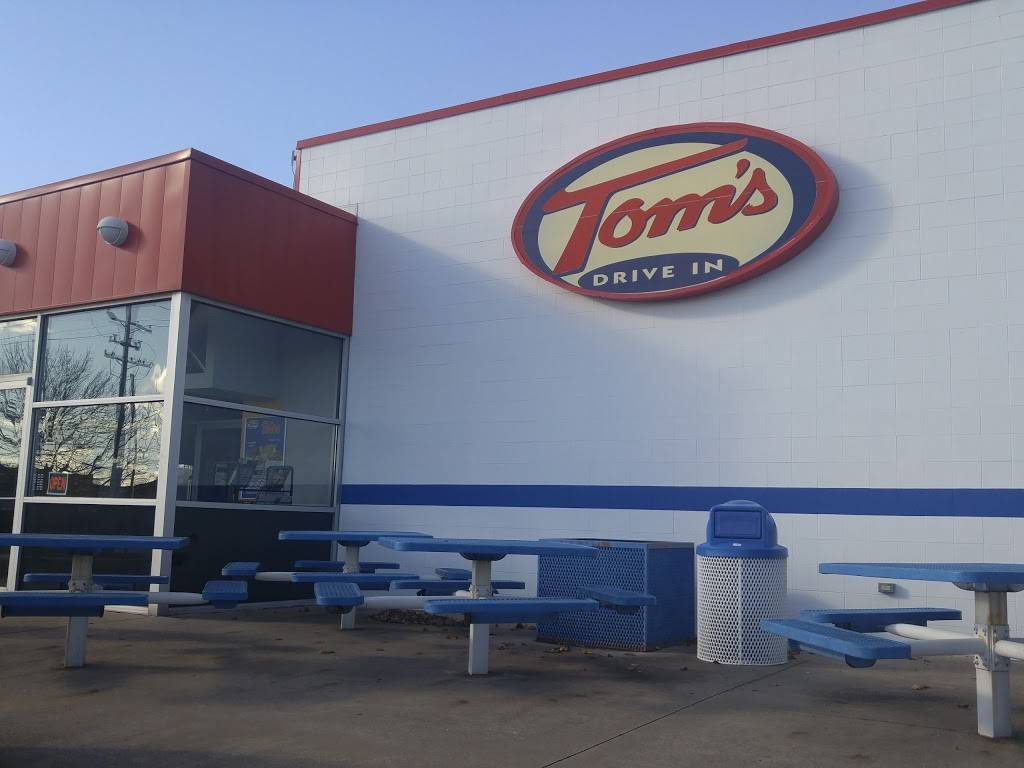 Toms Drive-In | restaurant | 1151 Wittmann Park Ln, Menasha, WI 54952, USA | 9207252729 OR +1 920-725-2729