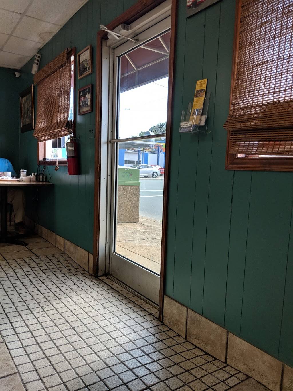 Petes Grill | restaurant | 137 Piedmont Ave, Gibsonville, NC 27249, USA | 3364496122 OR +1 336-449-6122