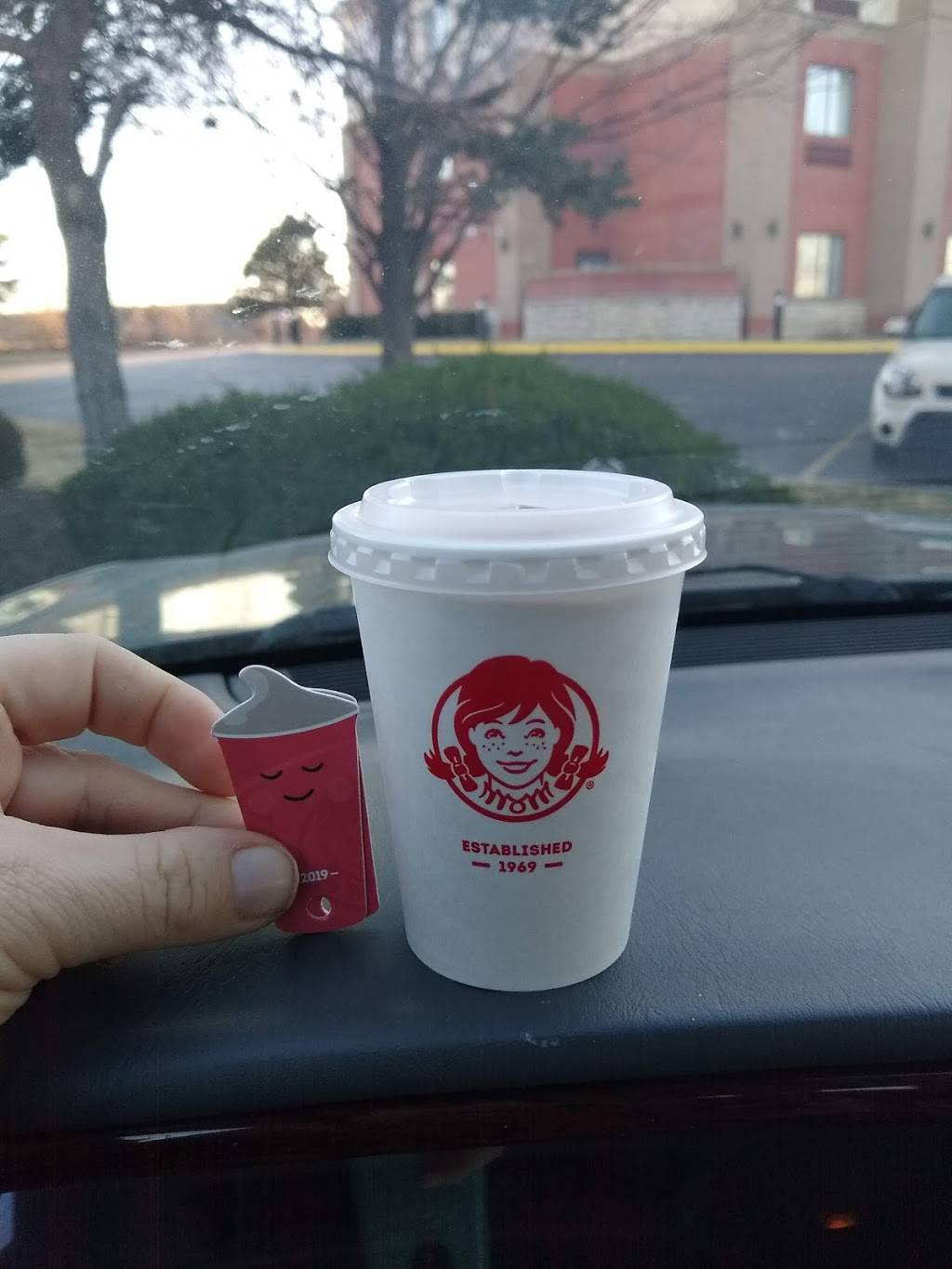 Wendys | restaurant | 1560 S Hamilton Cir, Olathe, KS 66061, USA | 9138297590 OR +1 913-829-7590