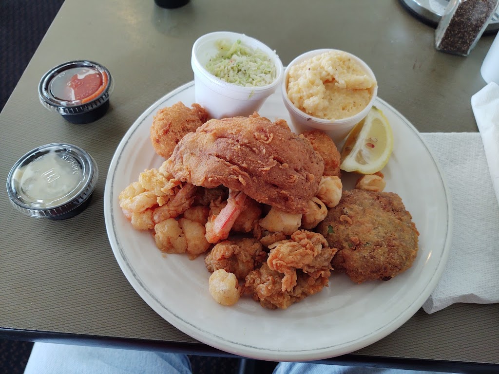 The Fishermans Wife Carrabelle | restaurant | 201 8th St W, Carrabelle, FL 32322, USA | 8506974533 OR +1 850-697-4533