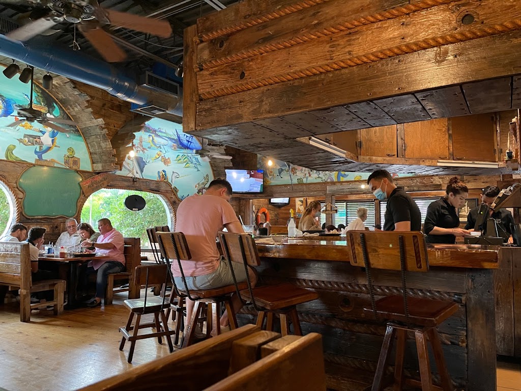 Cayo Esquivel Seafood | restaurant | 7725 SW 40th St, Miami, FL 33155, USA | 3052694191 OR +1 305-269-4191