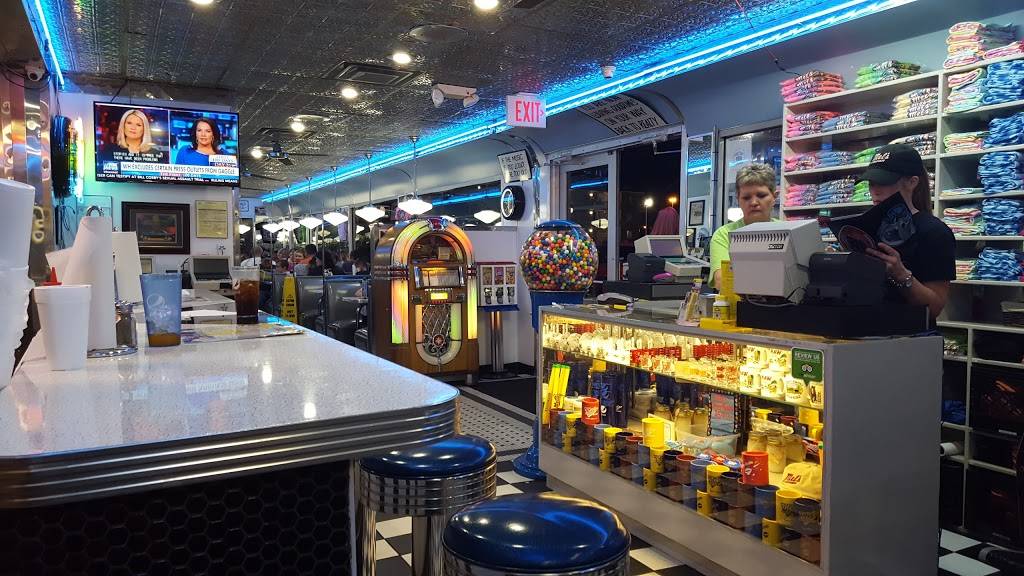 Mels Classic Diner | restaurant | 119 Wears Valley Rd, Pigeon Forge, TN 37863, USA | 8654292184 OR +1 865-429-2184