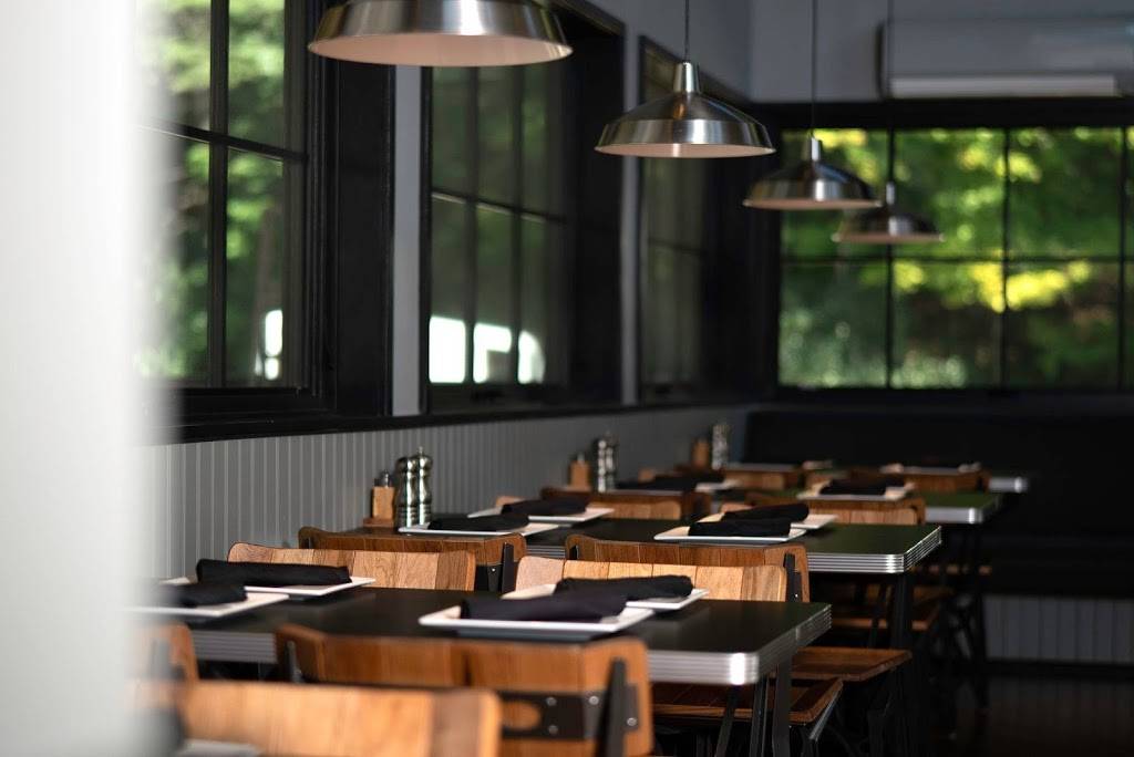 Fat Crow Restaurant | restaurant | 550 VT-30, Newfane, VT 05345, USA | 8022214177 OR +1 802-221-4177