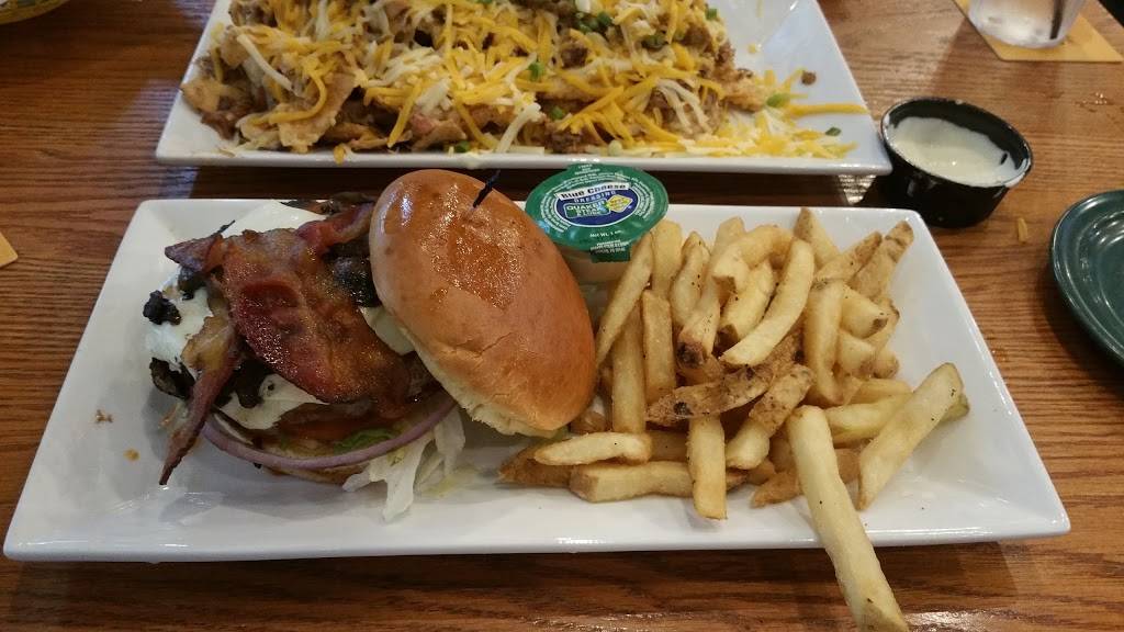 Quaker Steak & Lube | restaurant | 8025 Action Blvd, Florence, KY 41042, USA | 8592829464 OR +1 859-282-9464