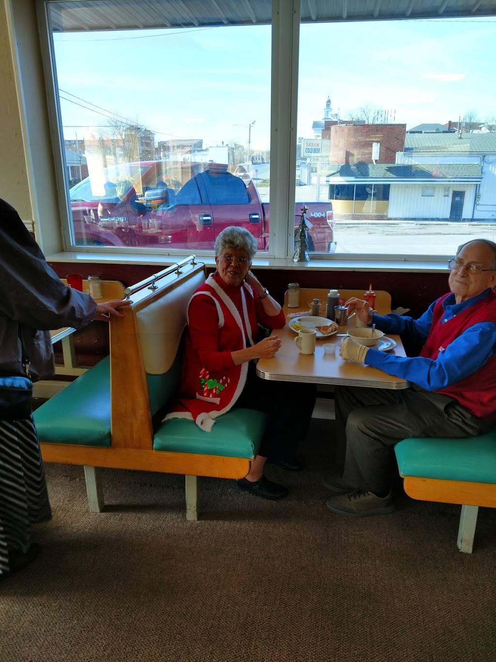 Connies Country Kitchen | restaurant | 300 E Main St, Paoli, IN 47454, USA | 8127231122 OR +1 812-723-1122