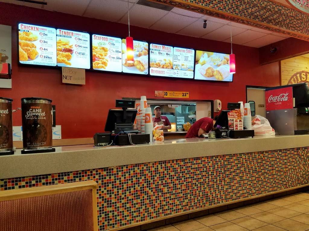 Popeyes Louisiana Kitchen | restaurant | 23434 Lyons Ave, Newhall, CA 91321, USA | 6612557778 OR +1 661-255-7778