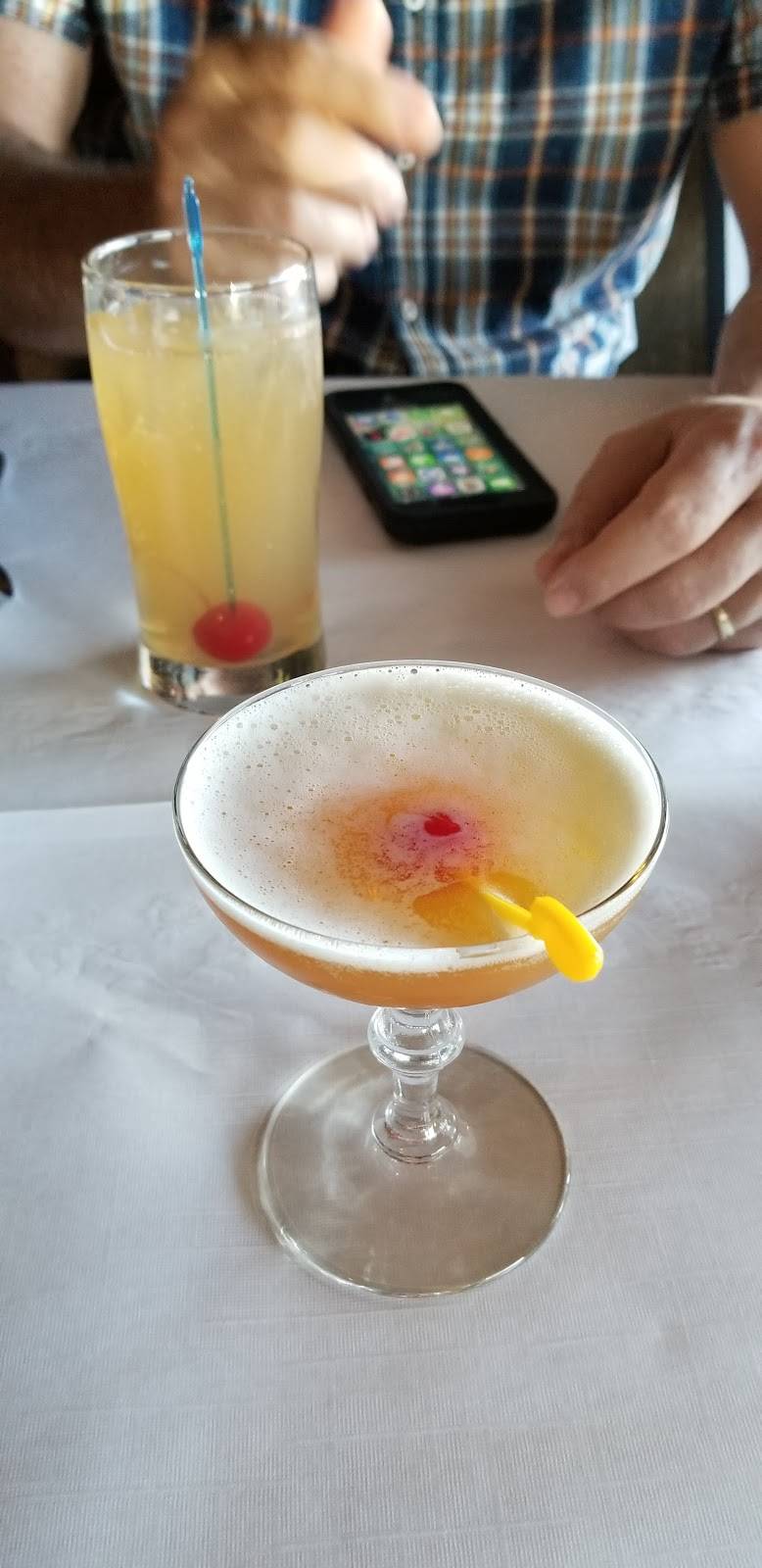 Golden Palace Restaurant | restaurant | 2195 Carling Ave, Ottawa, ON K2B 7E8, Canada | 6138208444 OR +1 613-820-8444