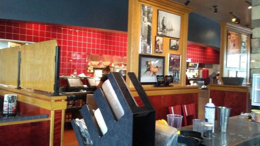 Red Robin Gourmet Burgers and Brews | restaurant | 15503 South La Grange Road, Orland Park, IL 60462, USA | 7088739110 OR +1 708-873-9110