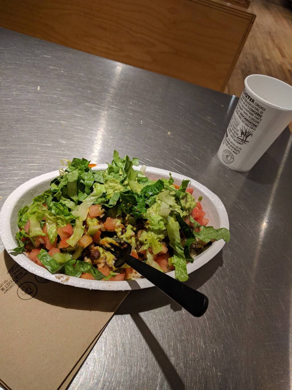 Chipotle Mexican Grill | restaurant | 658 State St, Madison, WI 53703, USA | 6082504613 OR +1 608-250-4613