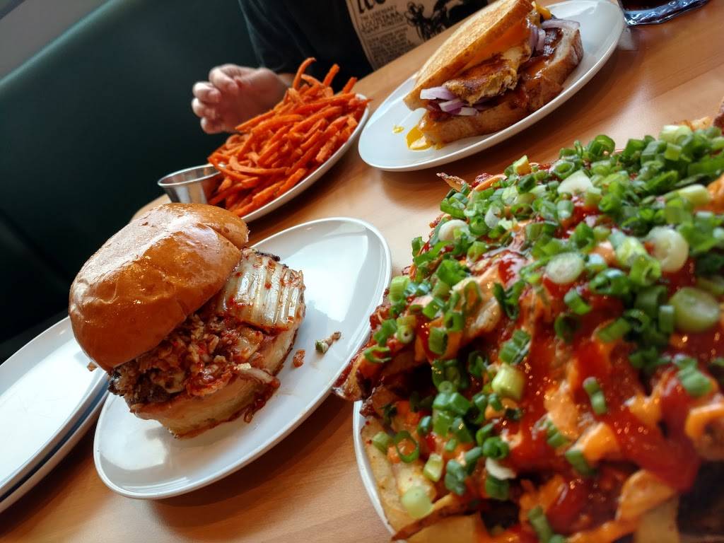 Bernies Burger Bus - Heights | restaurant | 2200 Yale St Suite 100, Houston, TX 77008, USA | 7138678600 OR +1 713-867-8600