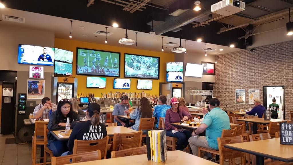 Buffalo Wild Wings | restaurant | 6604 Garth Rd, Baytown, TX 77521, USA | 2814217606 OR +1 281-421-7606