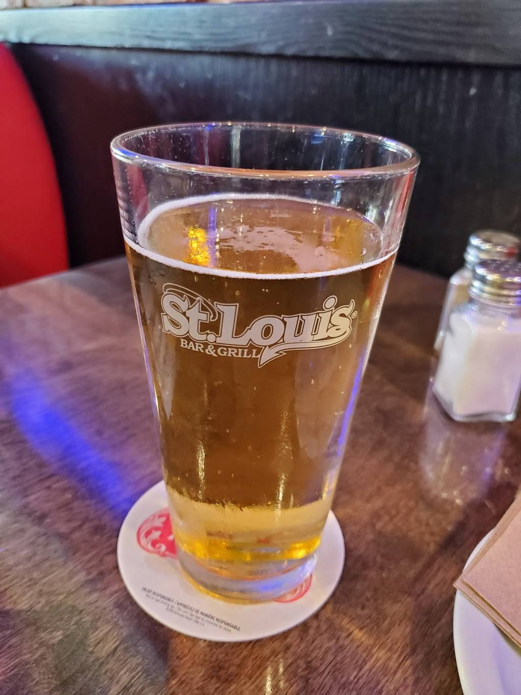 St. Louis Bar & Grill | restaurant | 17074 Leslie St Unit 1, Newmarket, ON L3Y 8V8, Canada | 9059534204 OR +1 905-953-4204