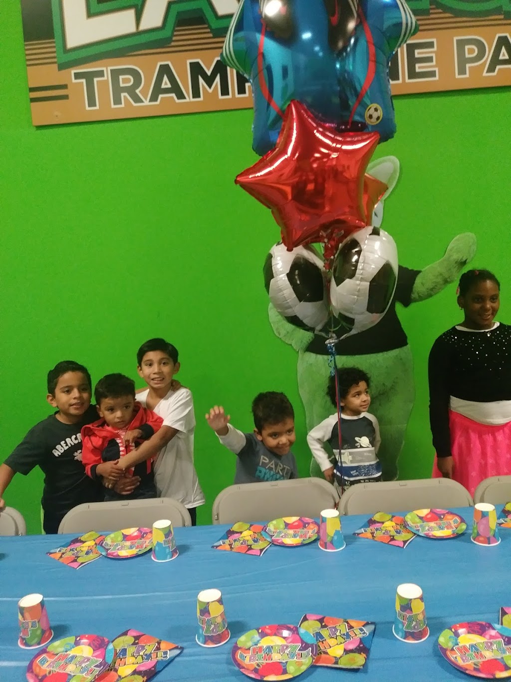 Launch Trampoline Park Norwood | restaurant | 570 Providence Hwy, Norwood, MA 02062, USA | 7812555867 OR +1 781-255-5867