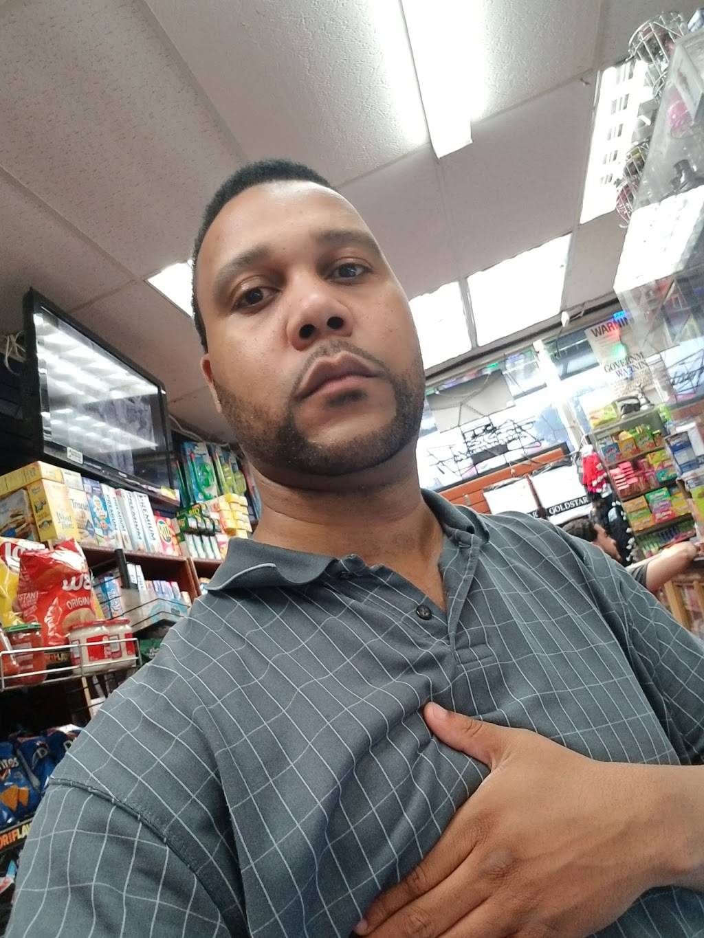 Throgs Neck Fried Chicken | restaurant | 4011 E Tremont Ave, Bronx, NY 10465, USA | 9297779190 OR +1 929-777-9190