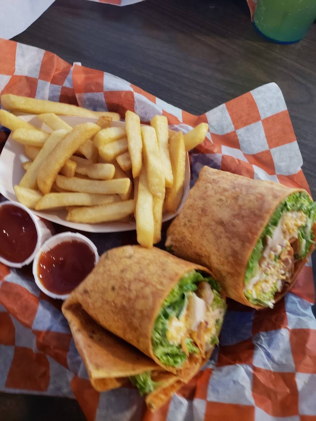 Varsity Pizza | restaurant | 802 S Crouse Ave, Syracuse, NY 13210, USA | 3154781235 OR +1 315-478-1235