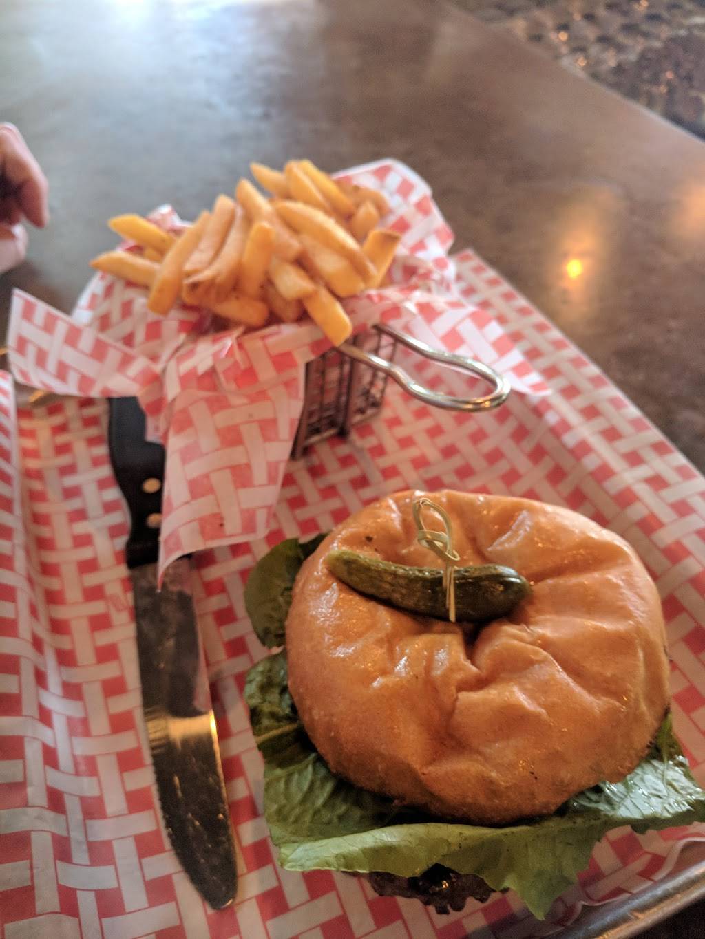 Dukes Plates & Pints | restaurant | 510 La Sierra Dr, Sacramento, CA 95864, USA | 9165148430 OR +1 916-514-8430