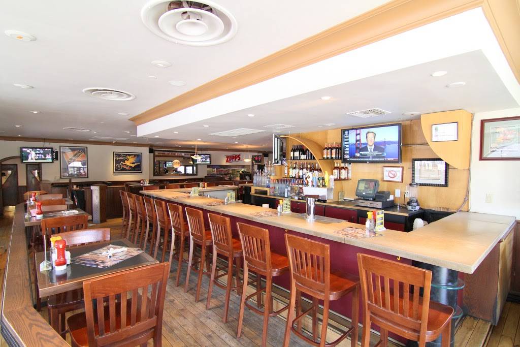 Zipps Sports Grill | restaurant | 8380 East Vía de Ventura, Scottsdale, AZ 85258, USA | 4809221500 OR +1 480-922-1500