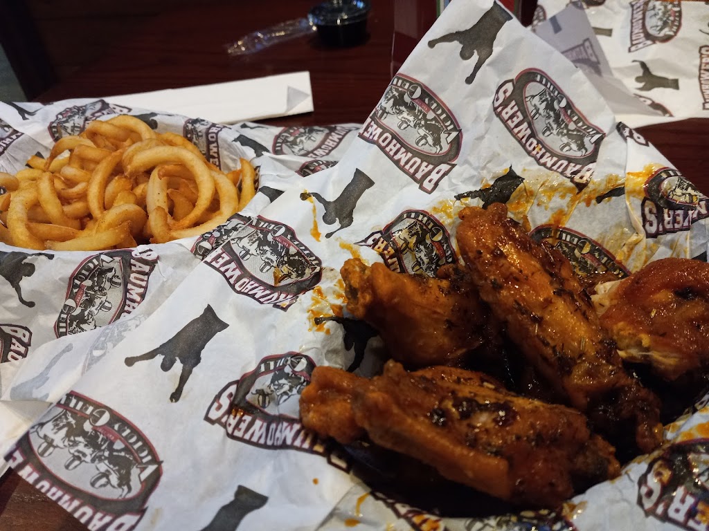 Baumhowers Victory Grille | restaurant | 3206 Joe Treadwell Dr, Mobile, AL 36606, USA | 2513782444 OR +1 251-378-2444