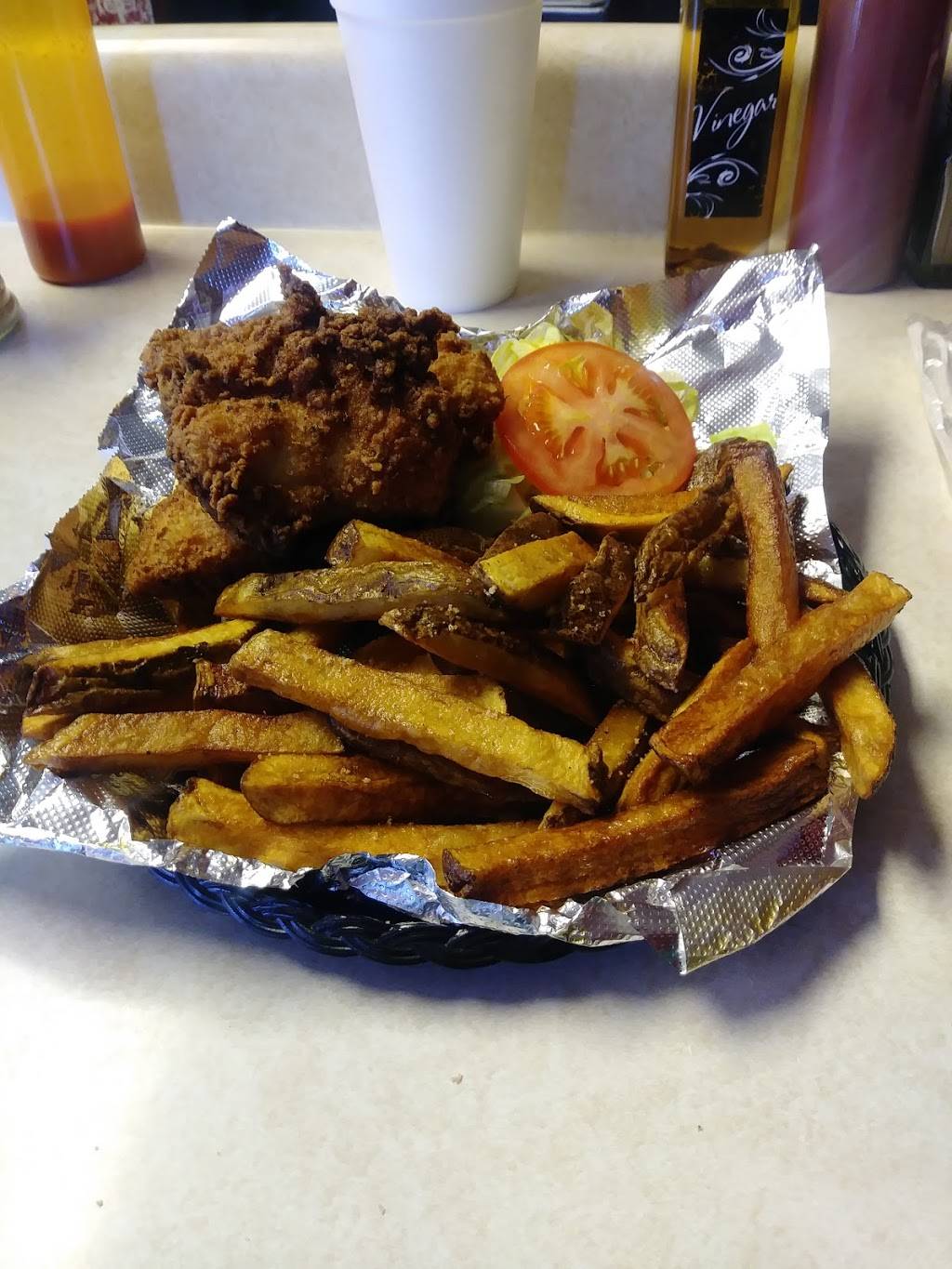 The Dog House | restaurant | 918 Liberty St, Chesapeake, VA 23324, USA | 7573670778 OR +1 757-367-0778