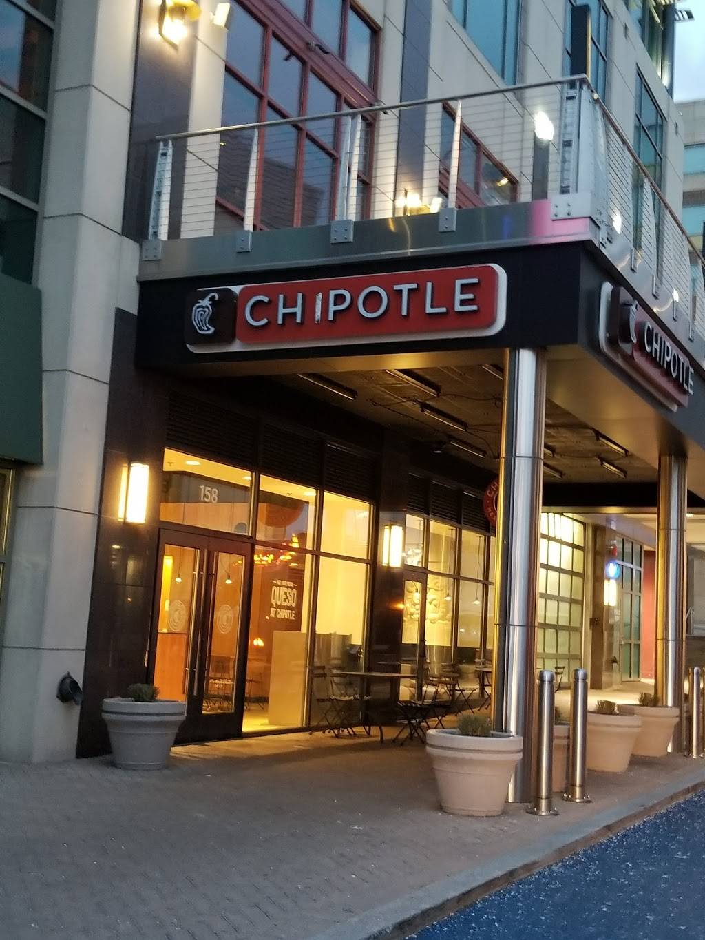 Chipotle Mexican Grill | restaurant | 158 National Plz B1-4/B1-5, Oxon Hill, MD 20745, USA | 3017492016 OR +1 301-749-2016